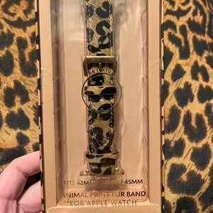 Apple Watch band that fits 42mm, 44 mm and 45 mm watches.